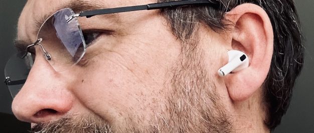 Here's how those airpods fit